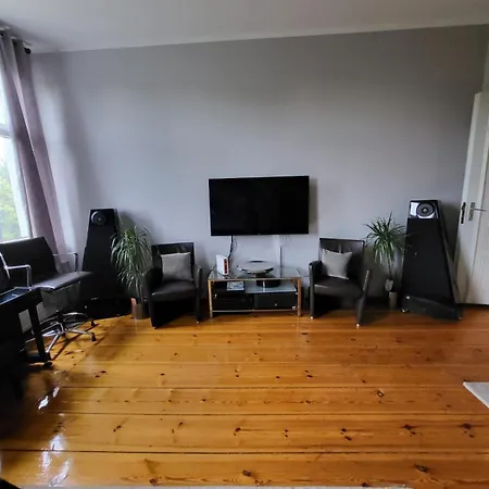 Cosy And Flat With Piano