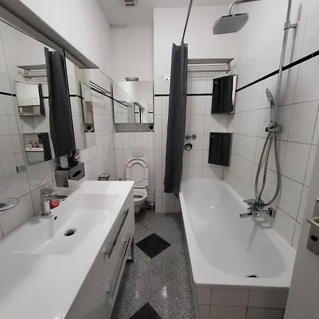 Cosy And Flat With Piano Apartment *